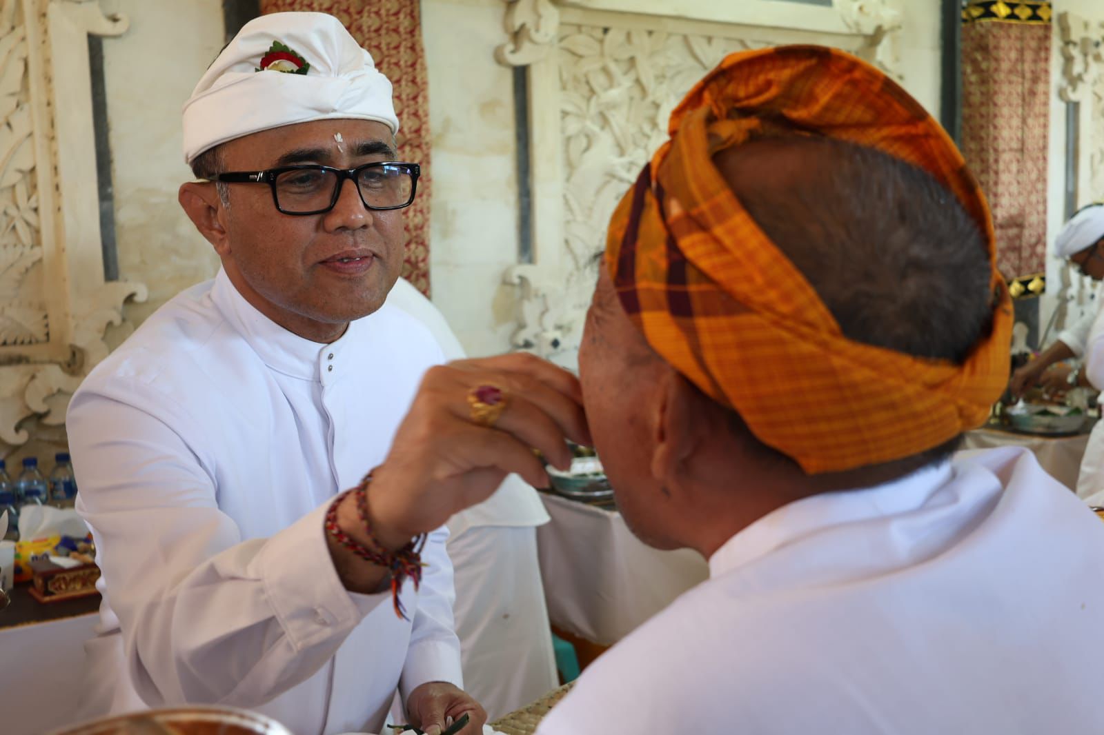 Wali Kota Jaya Negara Ngayah Nyangging Metatah Massal Banjar Tunjung Sari