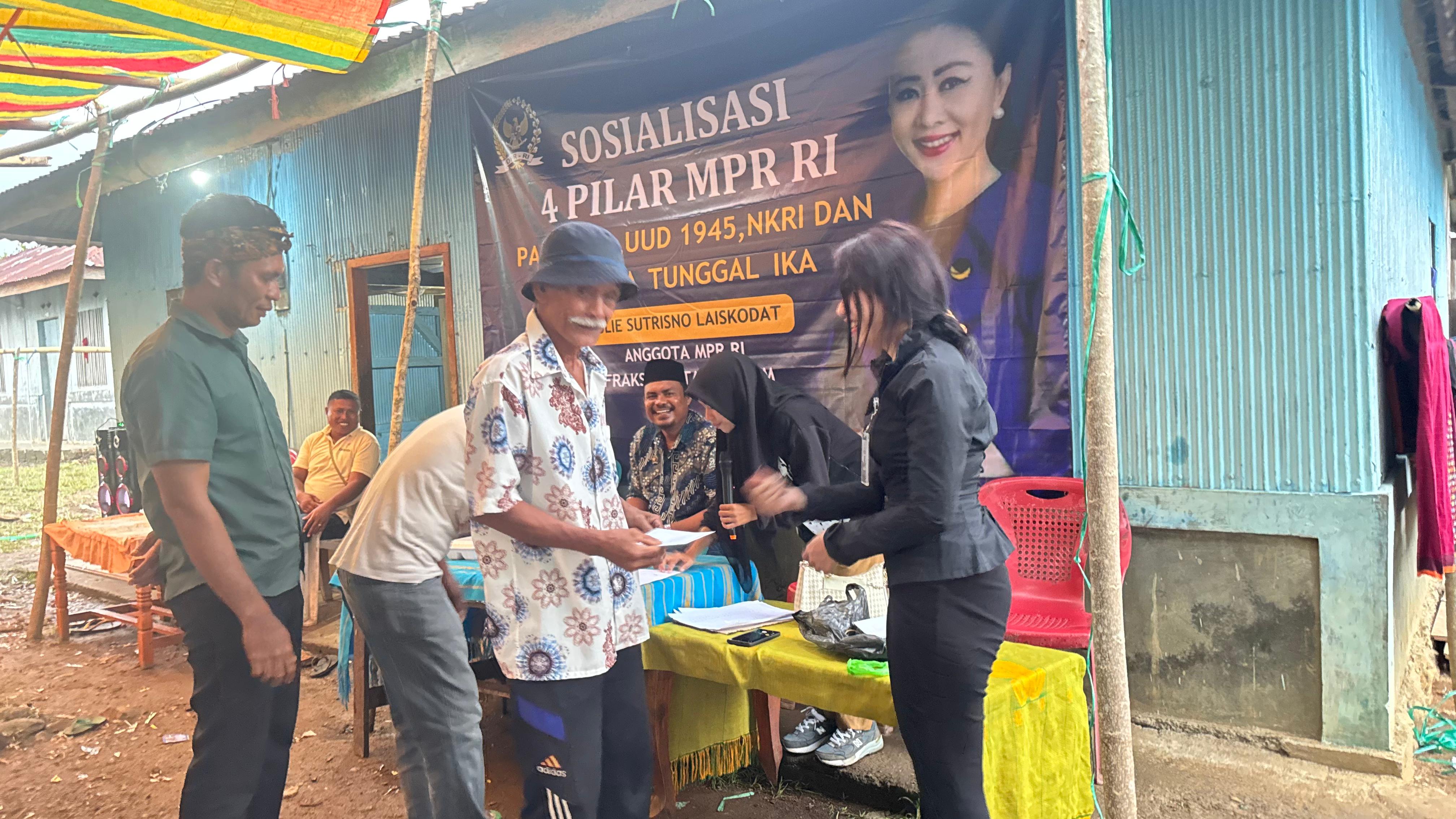 Anggota DPR RI Julie Laiskodat Sosialisasi 4 Pilar di Manggarai Barat