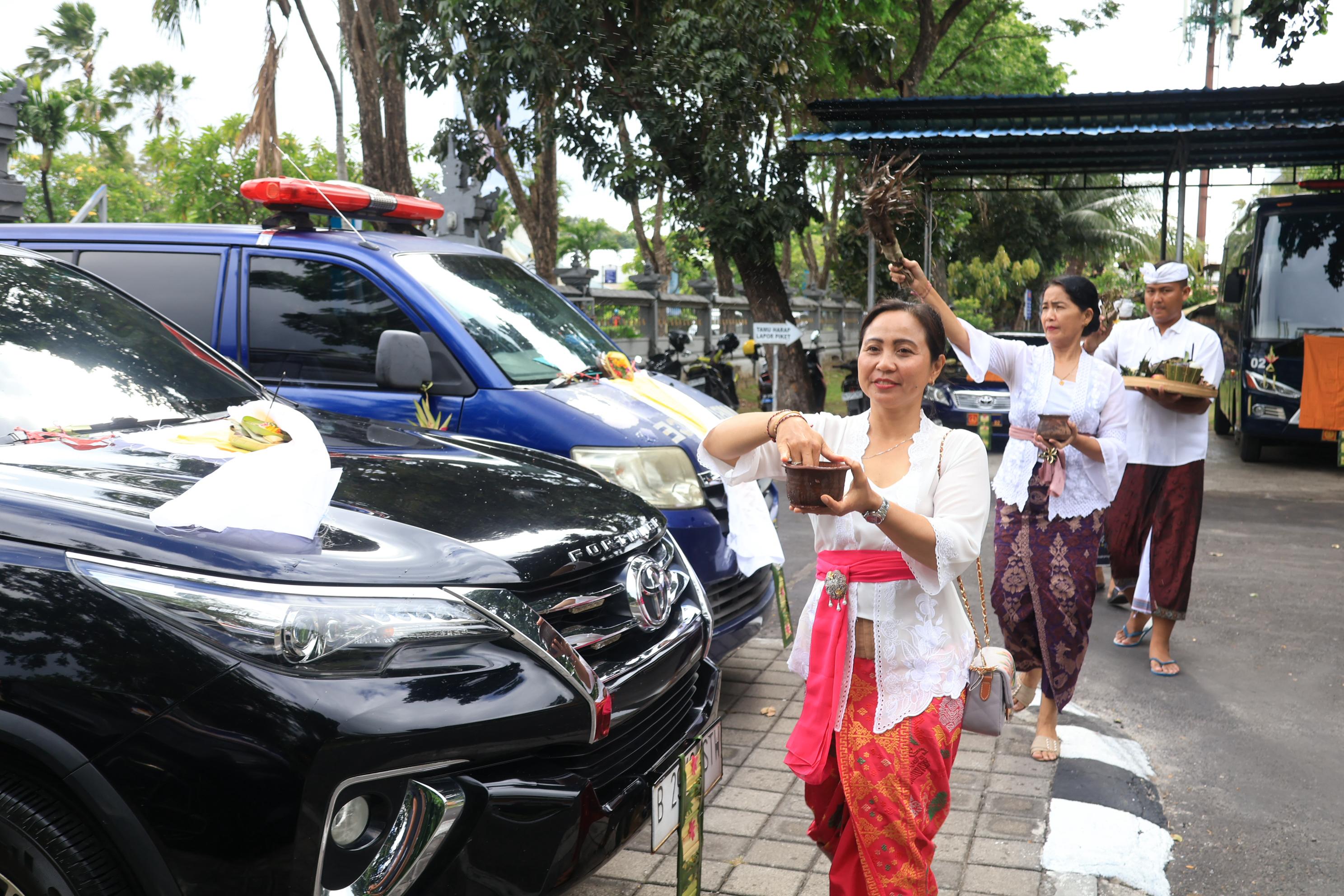 Maknai Kesucian, Lanud I Gusti Ngurah Rai Rayakan Tumpek Landep