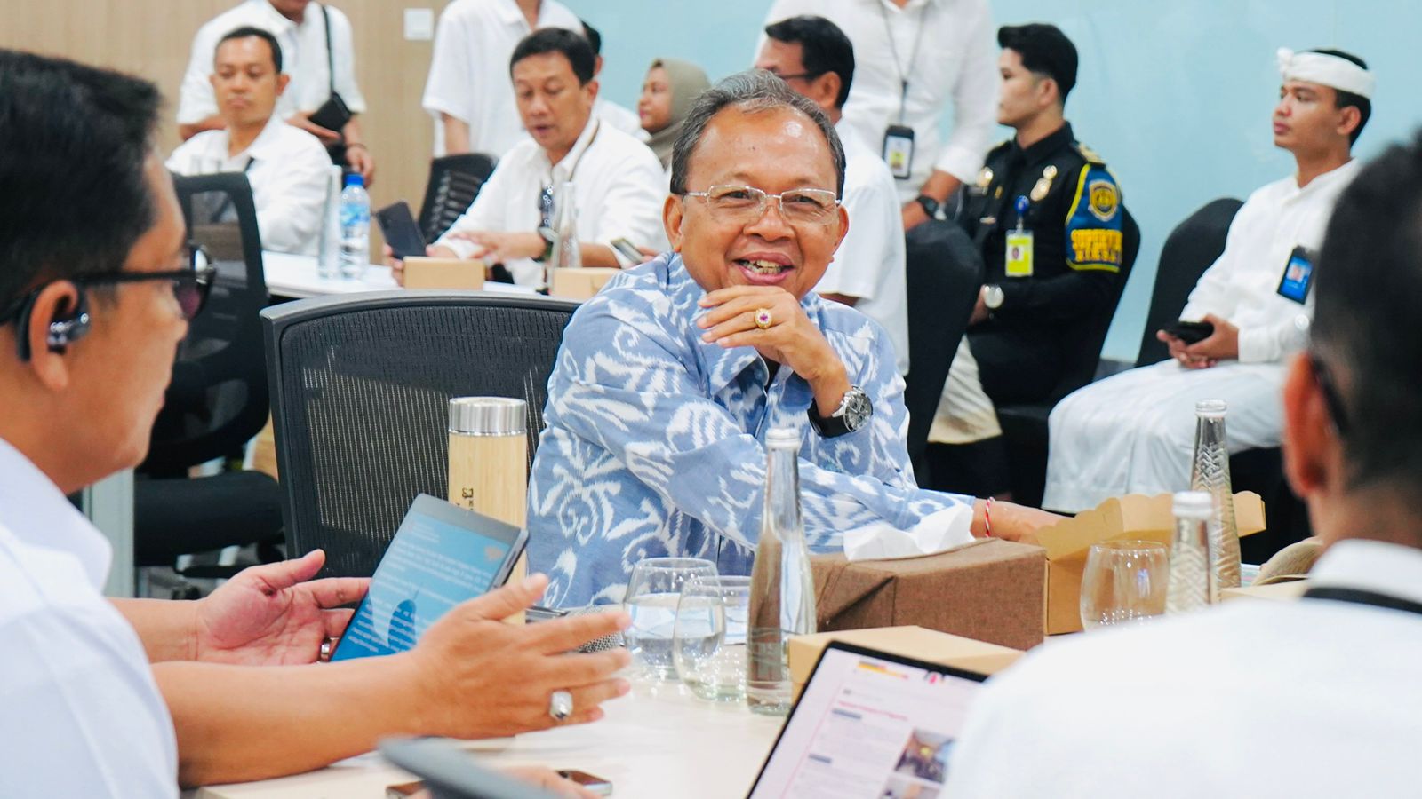 Semua Stakeholder Bandara Ngurah Rai Berbenah, Rakor Peningkatan Layanan Ditindaklanjuti, Koster Tegaskan Evaluasi Rutin