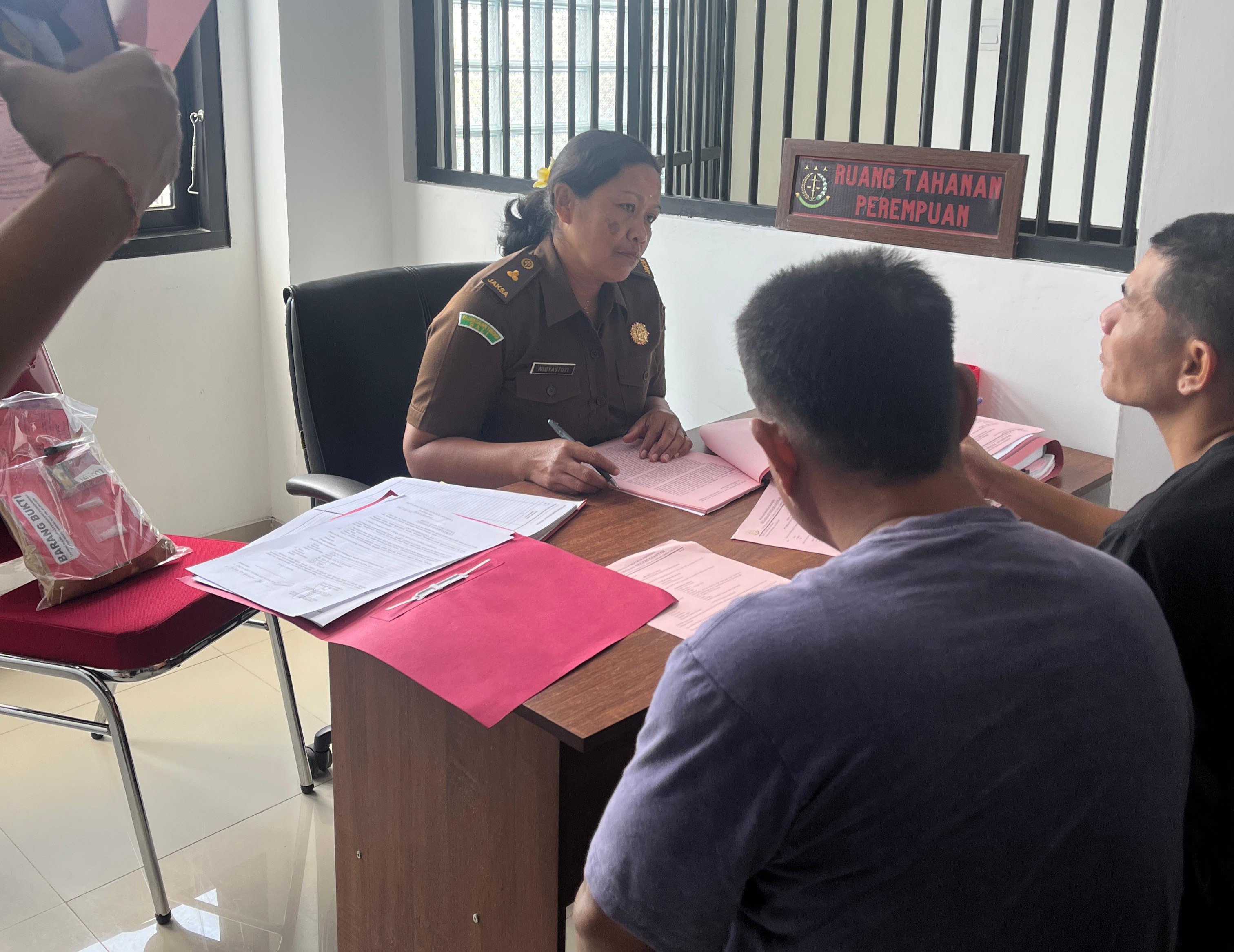 Kejaksaan Negeri Gianyar Terima Tersangka Bersama Barang Bukti Kasus Narkotika