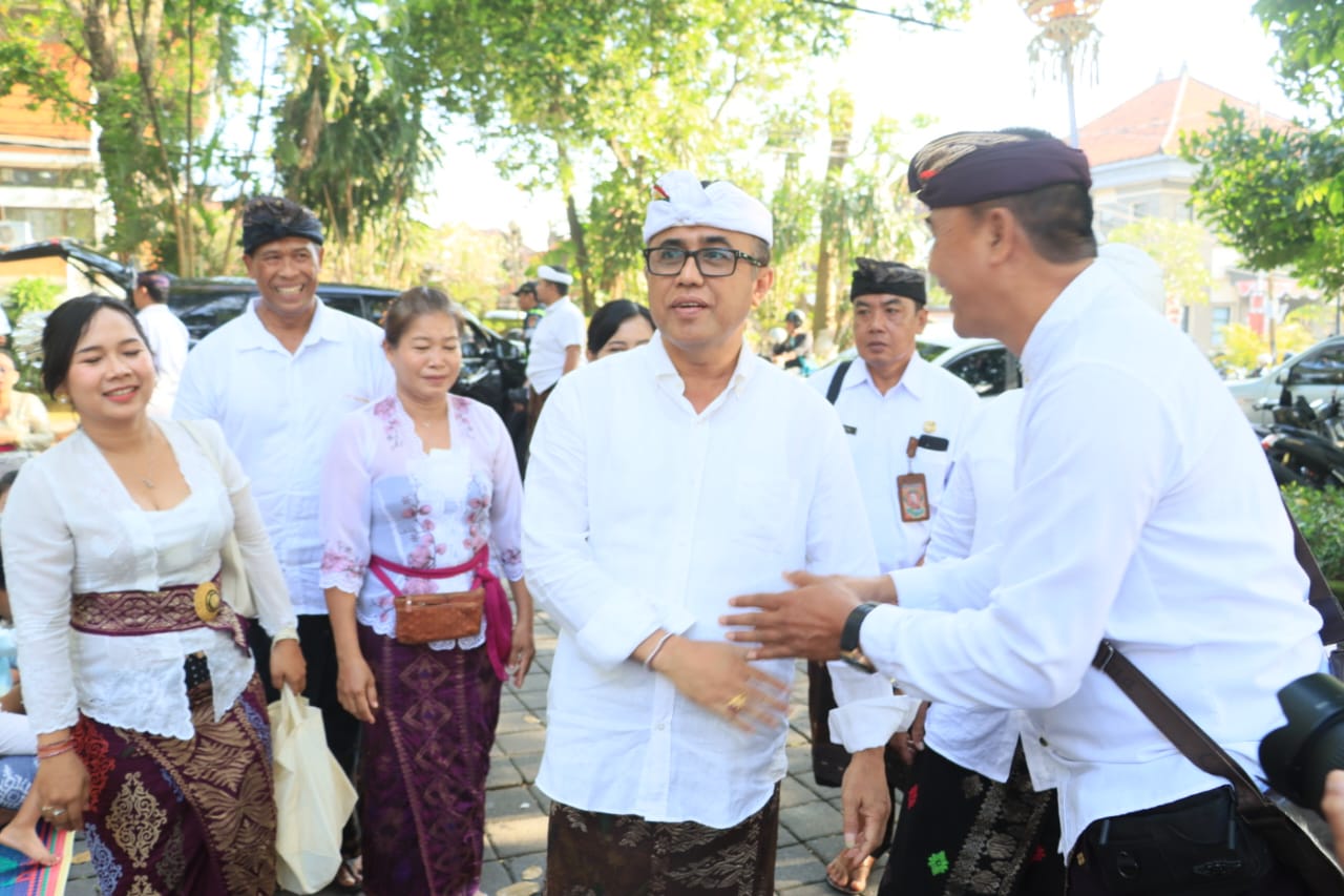 Jaya Negara Hadiri Metatah Massal KSP Pedagang Pasar Kamboja, Apresiasi Pelayanan dan Bantu Masyarakat Laksanakan Ritual