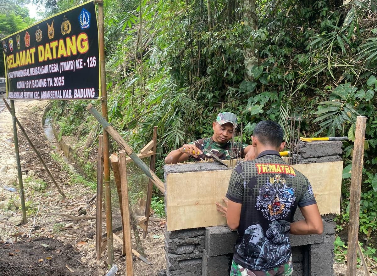 Pembangunan Infrastruktur Jalan Kodim 1611/Badung di Desa Bongkasa Pertiwi Terus Berjalan