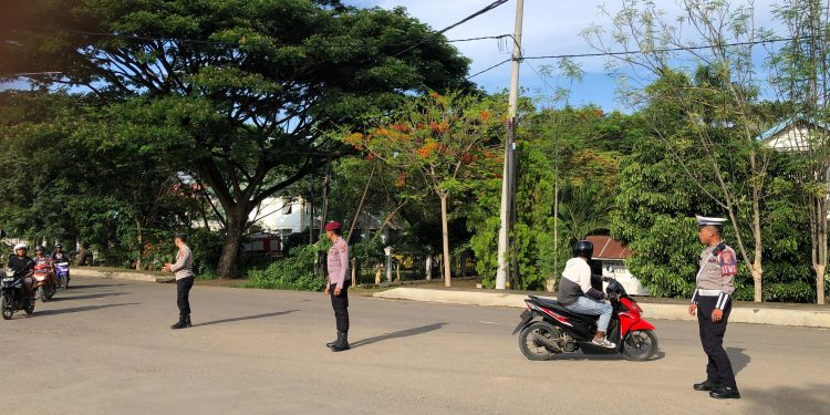 Atur Lalu Lintas, Polres Mabar Sebar Anggota di Berbagai Ruas Jalan di Labuan Bajo