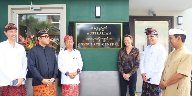 Hormati Budaya, Konjen Australia Resmikan Papan Nama Aksara Bali, Jo Stevens: Dukung Gubernur Koster Lestarikan Budaya