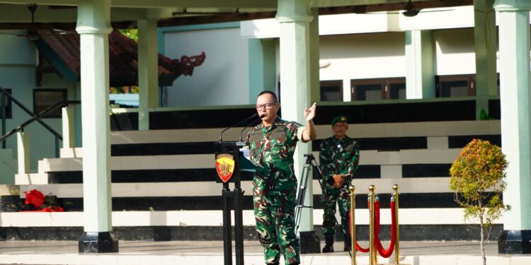 Pangdam IX/Udayana Tekankan Disiplin dan Pembinaan Teritorial di Upacara 17-an