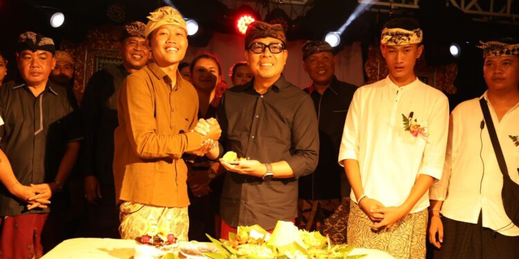 Wawali Arya Wibawa Hadiri HUT ke-54 ST Yowana Mekar Banjar Dualang Peguyangan Kaja