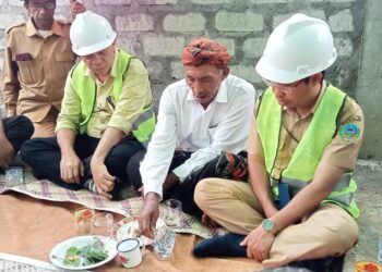 Dari Bambu ke Batu: Kisah Haru Peletakan Batu Pertama di Wangkar Weli, Sebuah Kepulangan yang tak Terlupakan