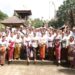 Ketua TP PKK Kota Denpasar Ny. Antari Jaya Negara Ajak Lansia Banjar Mandala Sari, Darma Yatra di Pura Tirta Empul