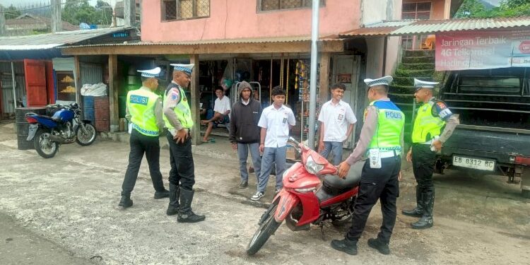 Sat Lantas Polres Manggarai Laksanakan Patroli KRYD dan Beri Imbauan Kamseltibcarlantas di Kota Ruteng