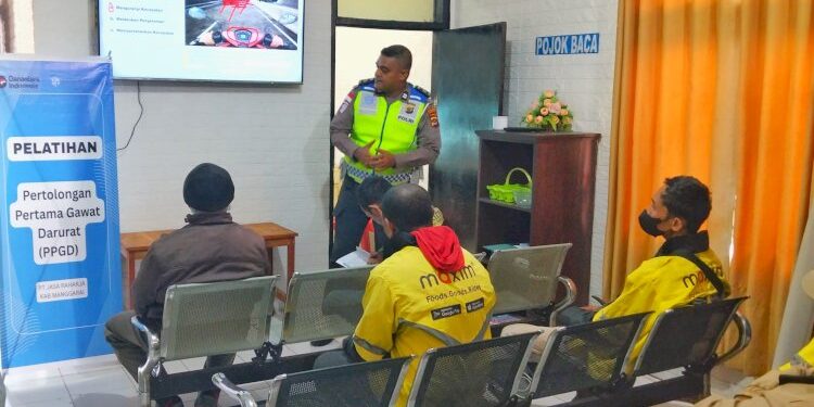 Unit Kamsel Polres Manggarai Gelar Pembinaan dan Penyuluhan Pengemudi Ojek Online dan Offline