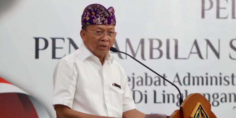 Lantik Pejabat Administrator dan Pengawas, Gubernur Koster: Berikan Kinerja Terbaik dan Solid Layani Masyarakat