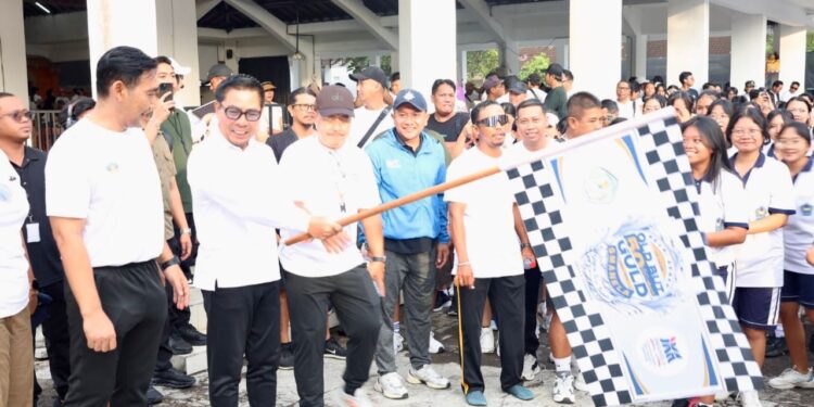 Wawali Arya Wibawa Lepas Funwalk Reuni Akbar SMAN 5 Denpasar