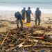 Puluhan Personel Gabungan TNI Karya Bhakti Terpadu, Bersihkan Sampah Laut di Pantai Kuta dan Kedonganan/Jimbaran