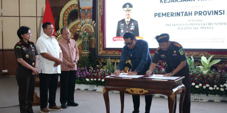 Wawali Arya Wibawa Tanda Tangani MoU Pidana Kerja Sosial bagi Terpidana bersama Kejari Denpasar