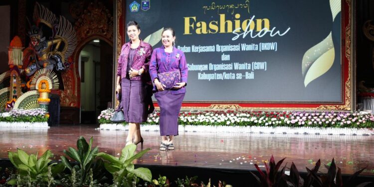 Ketua GOW, Ny. Ayu Kristi Arya Wibawa Hadiri Peringatan Hari Ibu Provinsi Bali