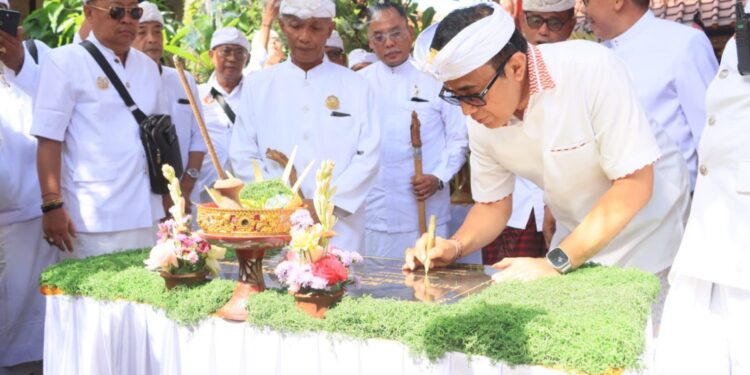 Wali Kota Jaya Negara Hadiri Karya Ngenteg Linggih di Merajan Agung Puri Pemecutan Ukiran Badung