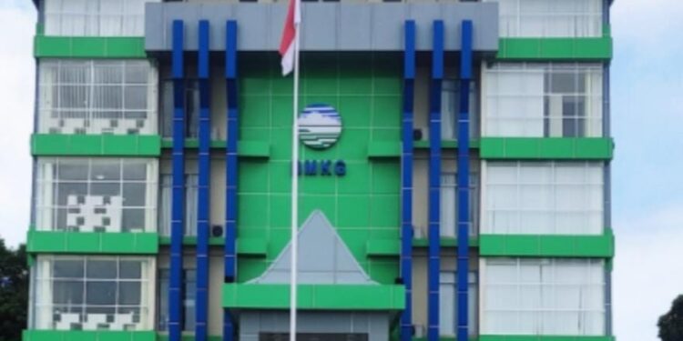 BMKG Peringatkan Hujan Lebat dan Angin Kencang di NTT, Manggarai Barat Masuk Zona Waspada