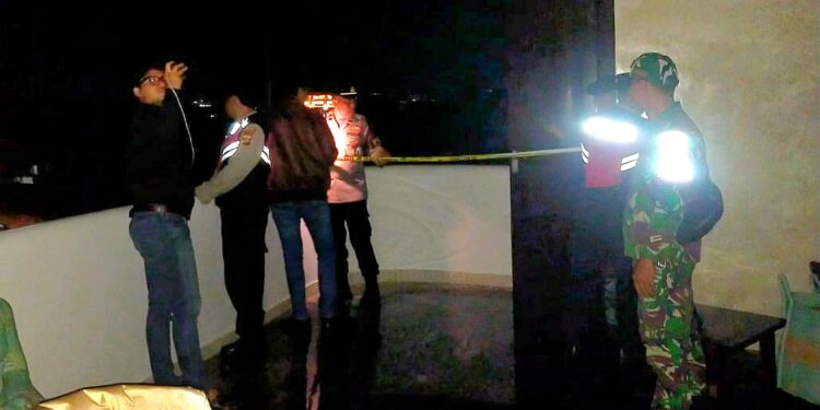 Kerjasama Babinsa dan Pemadam Kebakaran Atasi Kebakaran Villa Shugo Tenshi di Mengwi Badung