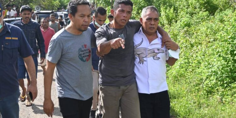 Di Tepi Sungai Kalo, Bupati Edi Endi Menenangkan Ayah yang Kehilangan Anak
