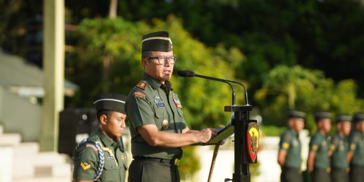 Kodam IX/Udayana Gelar Upacara 17-an Perdana Tahun 2026 di Lapangan I Gusti Ngurah Rai Kepaon