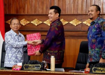 Gubernur Bali Dengarkan Pandangan Umum Fraksi-Fraksi DPRD Bali, Mayoritas Dukung Tambahan Penyertaan Modal ke BPD Bali