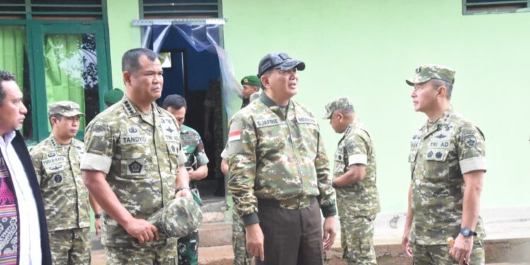 Kunjungan Menhan RI Didampingi Pangdam IX/Udayana, Beri Motivasi Prajurit Yonif TP 877/Biinmaffo