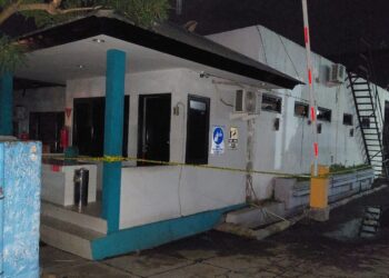 PLN Bersama Damkar Kabupaten Ende Atasi Kebakaran di Area Gudang Logistik UP3 Flores Bagian Barat