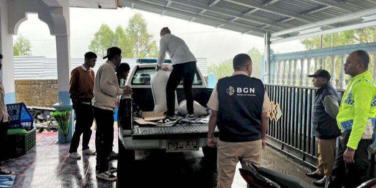 Peduli Sesama, Satlantas Polres Manggarai Distribusikan Bantuan Logistik untuk Korban Bencana Alam di Lamba Leda