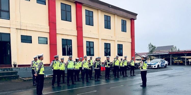 Kasat Lantas Polres Manggarai Pimpin Apel Kegiatan Pengaturan Lalu Lintas