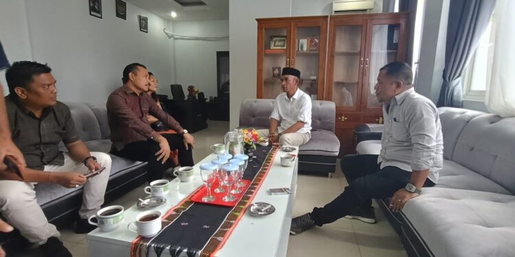Kunjungan Kerja DPRD Buleleng Disambut Wakil Ketua DPRD Mabar Sewargading S.J. Putera
