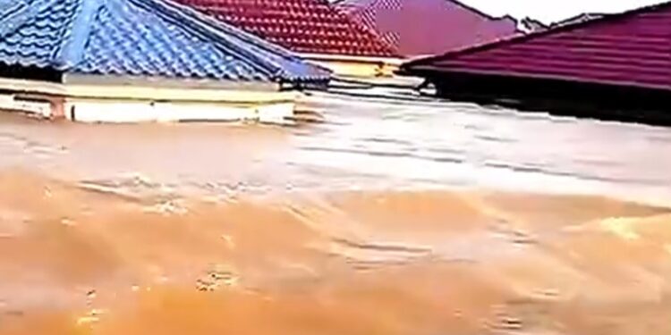 Hujan Deras Akibatkan Enam Kecamatan di Kalimantan Barat Terendam Banjir