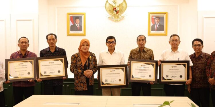 Pemkot Denpasar Raih Penghargaan Zona Integritas WBK dan WBBM Tahun 2025