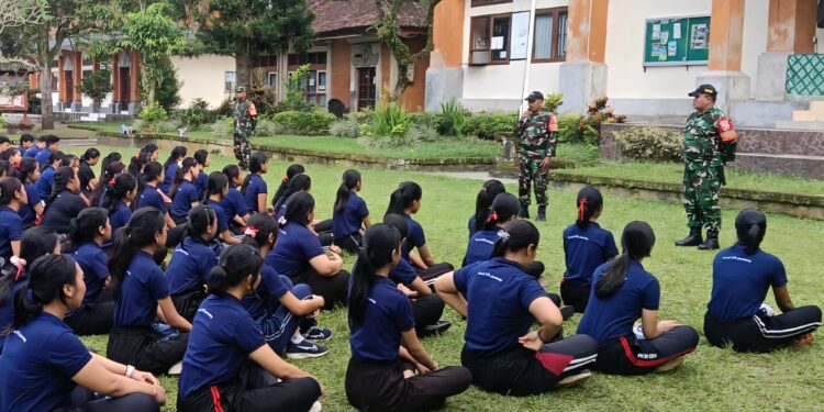 Bentuk Karakter Siswa, SMA Negeri 1 Abiansemal Gelar Pelatihan PBB Bimbingan Babinsa