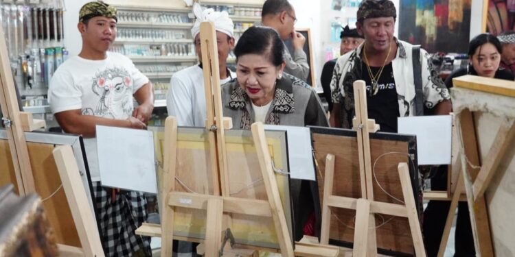 Ketua Dekranasda Bali Minta Para Seniman Lukis Terus Ajegkan Gaya Lukisan Bali Asli
