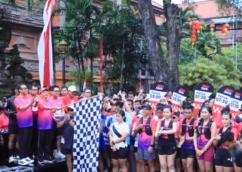Wali Kota Jaya Negara Dampingi Gubernur Koster Lepas Denpasar Run In Love Ribuan Peserta Semarakkan HUT ke-238 Kota Denpasar