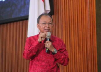 Diskusi Publik “Sang Pewahyu Rakyat” di UNUD, Gubernur Wayan Koster Jabarkan Program 1 Keluarga 1 Sarjana