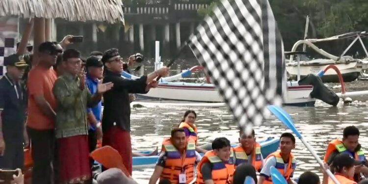 Wali Kota Jaya Negara Lepas Ratusan Siswa dan Generasi Muda Ikuti Susur Mangrove
