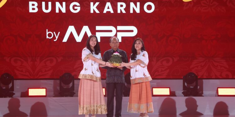 Saksikan Pagelaran Singgasana Seni Bung Karno, Gubernur Koster Harap Sinergitas Budaya dan Peningkatan Ekonomi Kerakyatan