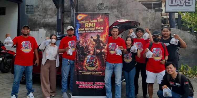 Riders Max Indonesia Gelar Aksi Sosial Berbagi Takjil di Dua Titik di Kota Denpasar