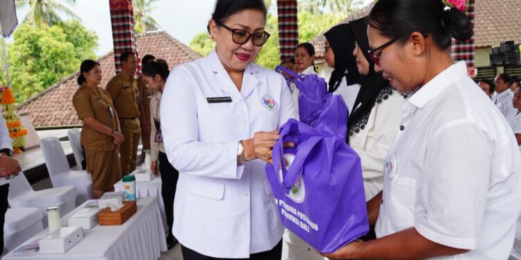 Ibu Putri Koster Dorong Kader Posyandu di Pekutatan Lebih Gercep Layani Masyarakat