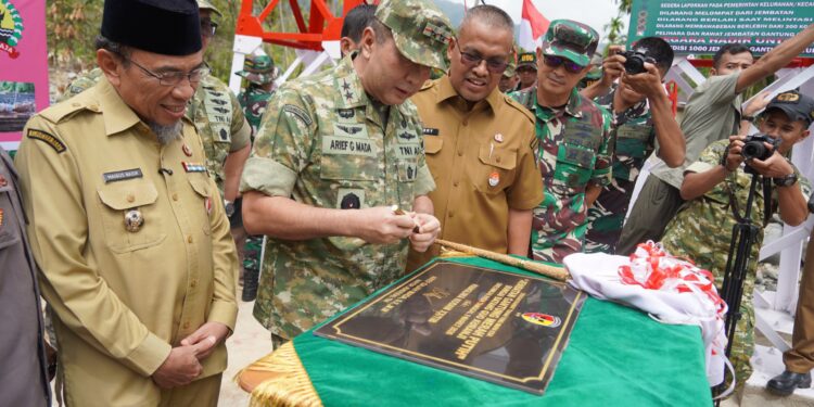 Jembatan Gantung Merah Putih di Kuranji Kota Padang Resmi Digunakan