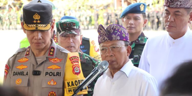 Pimpin Apel Pasukan Bersama Kapolda, Gubernur Koster Ingin Bali tetap Aman dan Kondusif