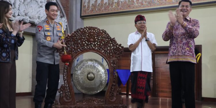 Gubernur Koster Saksikan Peluncuran Website Cakrawasi, WNA Diawasi Secara Terpusat dan Real Time oleh Polda Bali