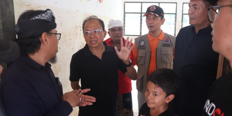 Tinjau Korban Banjir, Gubernur Koster Salurkan Rp 1,26 M untuk Perbaikan Rumah, Santunan Korban Meninggal, dan Pemulihan Jaringan Air Bersih