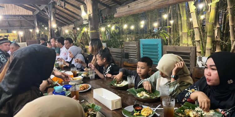 DPW A-PPI Sumut Sambut Lebaran, Gelar Acara Buka Puasa Bersama dan Bagikan Parcel untuk Anggota