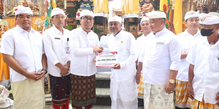 Wawali Arya Wibawa Hadiri Karya Mamungkah di Pura Taman Sari, Bendesa Manik Mas, Padangsambian Klod