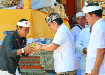 Wakil Gubernur Bali Giri Prasta Hadiri Melaspas Sanggah Gede Kubon Tubuh Kuthawaringin, Bangli