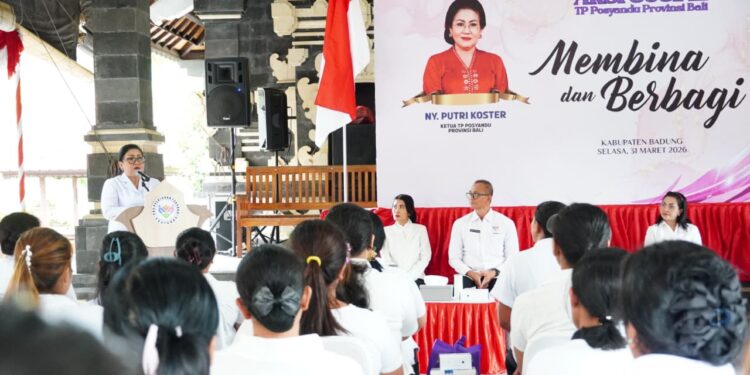 Gencarkan Aksi Sosial Membina dan Berbagi di Dua Desa di Badung, Ibu Putri Koster Yakin 85% Program Desa Terwujud dengan Kinerja Kader yang Serius