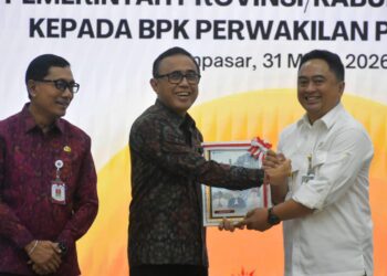 Wali Kota Jaya Negara Serahkan LKPD Unaudited TA. 2025 kepada BPK RI Perwakilan Bali